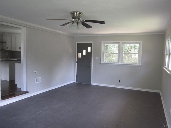 5th image of 744 Sherman Dr