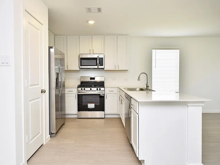 10218 Prairie Dunes Ln — Photo 11