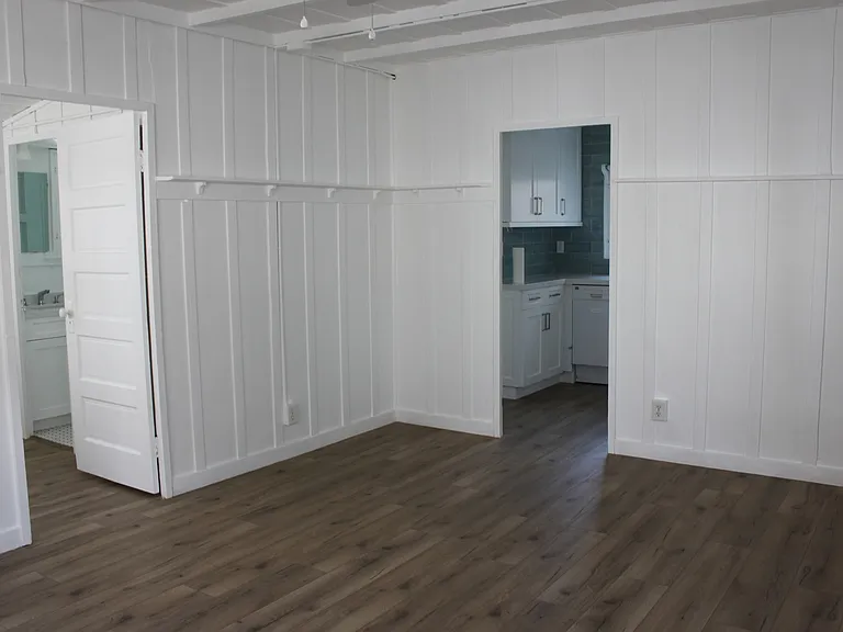 614 W Balboa Blvd — Photo 3
