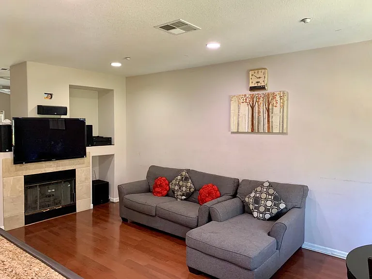 1027 Aquamarine Ter — Photo 9