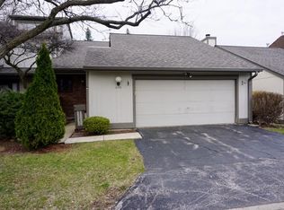 2509 Honeysuckle Ln, Rolling Meadows, IL 60008
