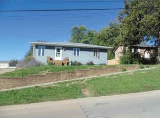1010 N Roche St, Knoxville, IA 50138
