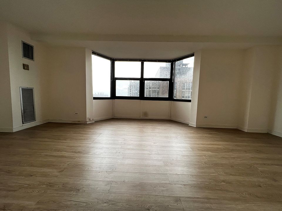 1st image of 1133G N Dearborn Pkwy #3205