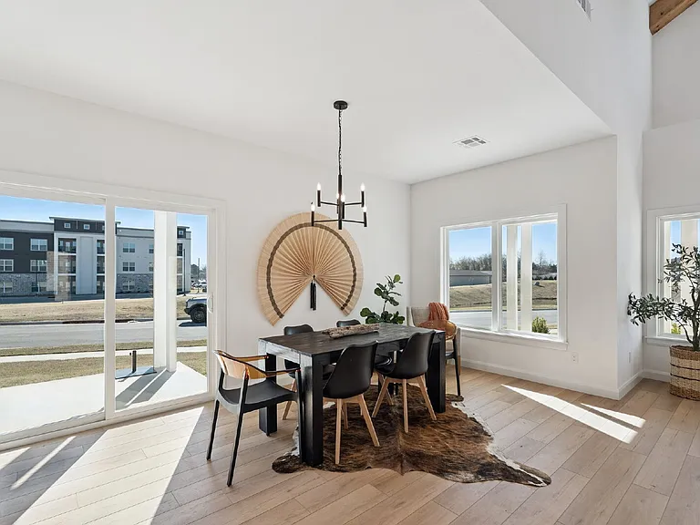 2410 W Charleston St — Photo 24