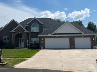 701 Greenlee Ct, Winnebago, IL 61088