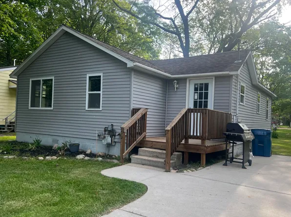 212 N Linden Ave, Fremont, MI 49412