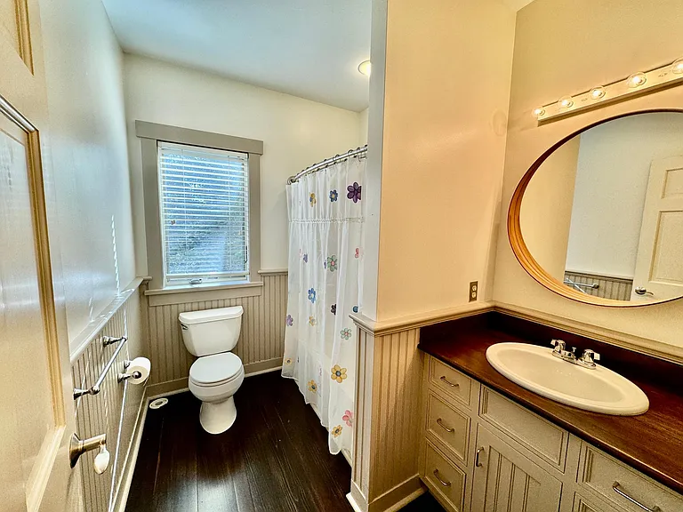 315 Bayview St — Photo 43