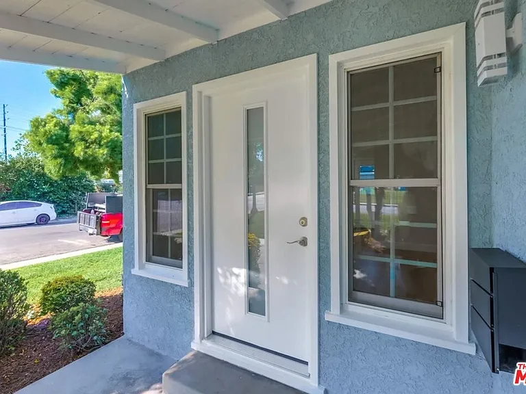 8356 Kittyhawk Ave — Photo 2