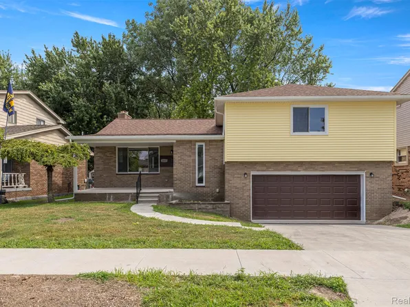 367 Shore Dr, Lincoln Park, MI 48146