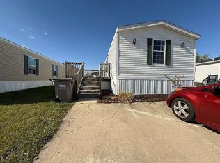 7031 Kensington Dr E, Fort Wayne, IN 46818