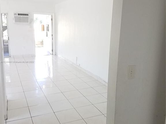 5th image of 11925 NE 19th Dr APT 1