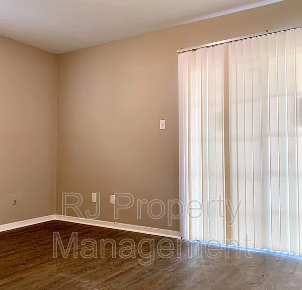 2093 Jefferson Ave #3 — Photo 7