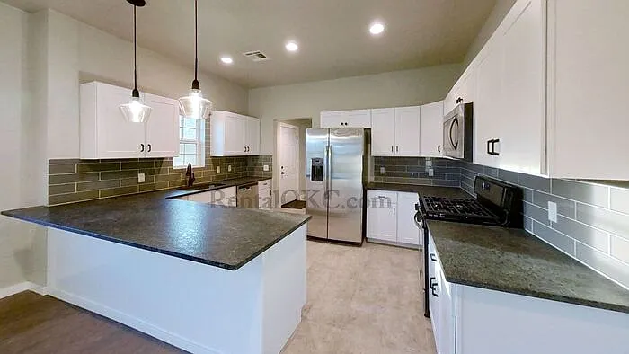 2245 NW 15th St — Photo 5