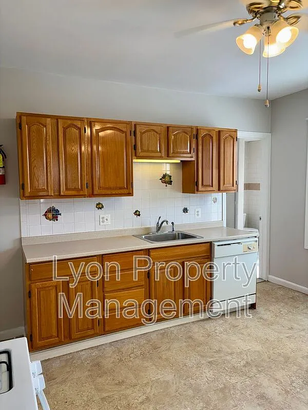 1 bed, 1.0 bath, $1,250 — Photo 2