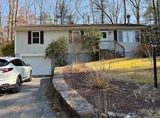 19 Ridgewood Cir, West Brookfield, MA 01585