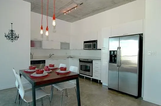 2 bed, 1078 sqft, $3,000 — Photo 2
