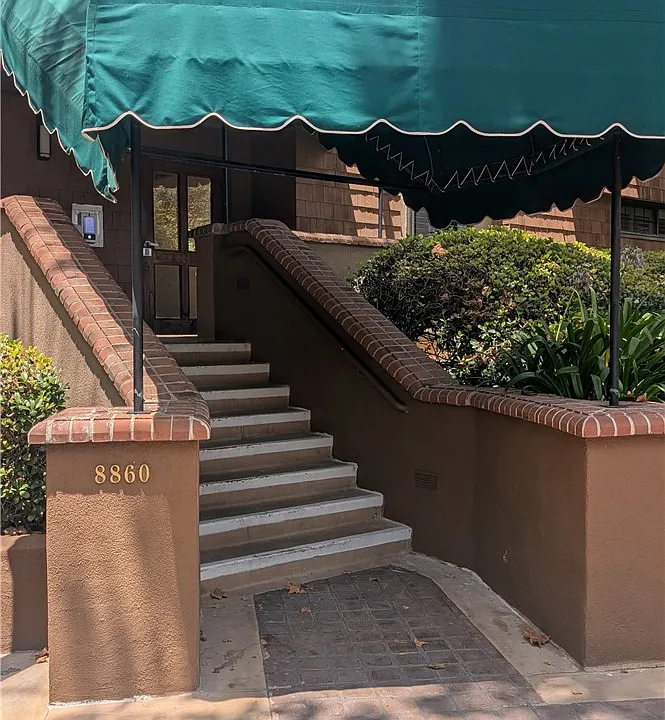 8860 Villa La Jolla Dr