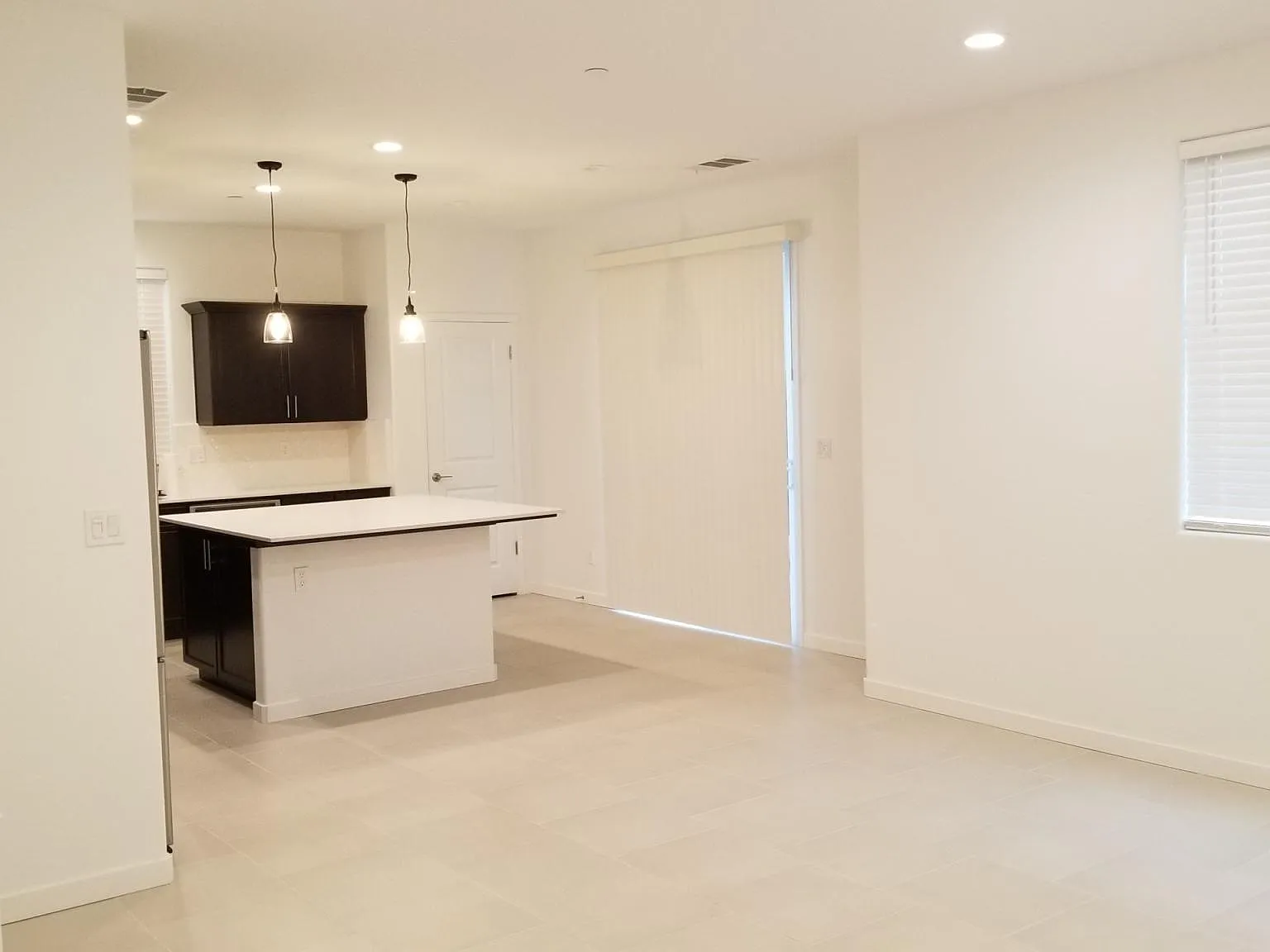 3 bed, 1553 sqft, $2,295 — Photo 4