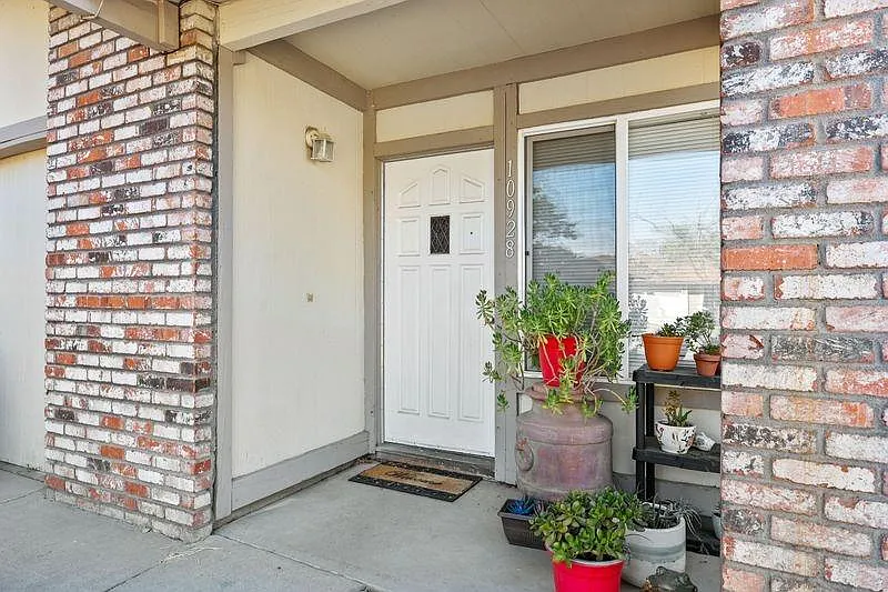 10928 Nogalera Way photo 1