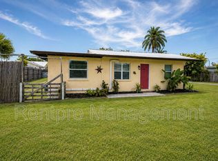 613 Shore Rd, Nokomis, FL 34275