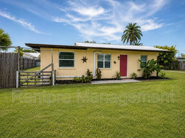 613 Shore Rd, Nokomis, FL 34275