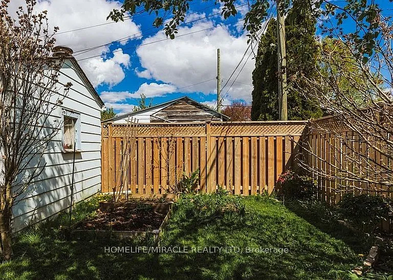 397 Pharmacy Ave — Photo 18