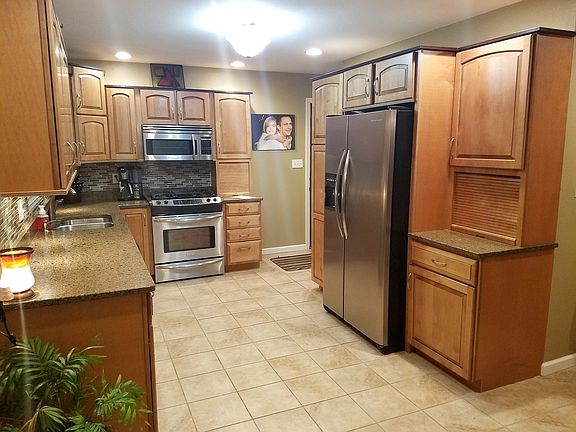 4th image of 102 Stolze Dr