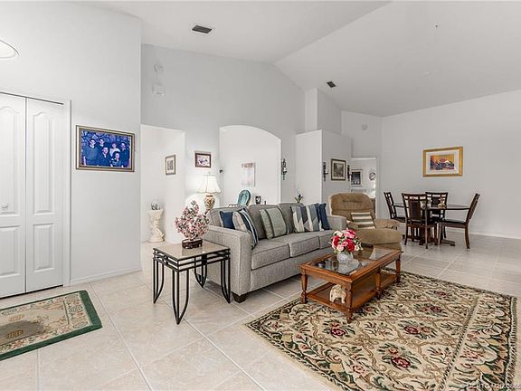 4th image of 1051 NW Tuscany Dr