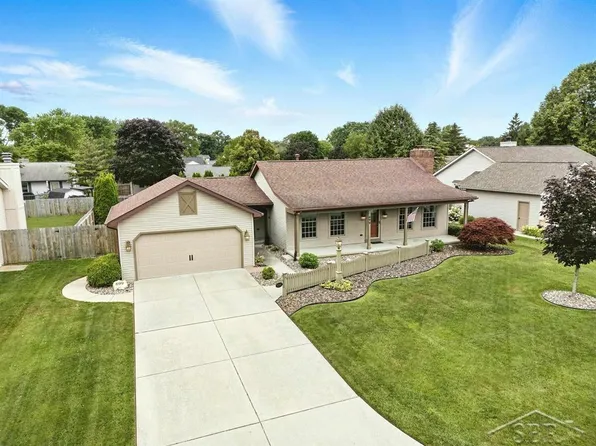 699 Plantation Dr, Saginaw, MI 48638