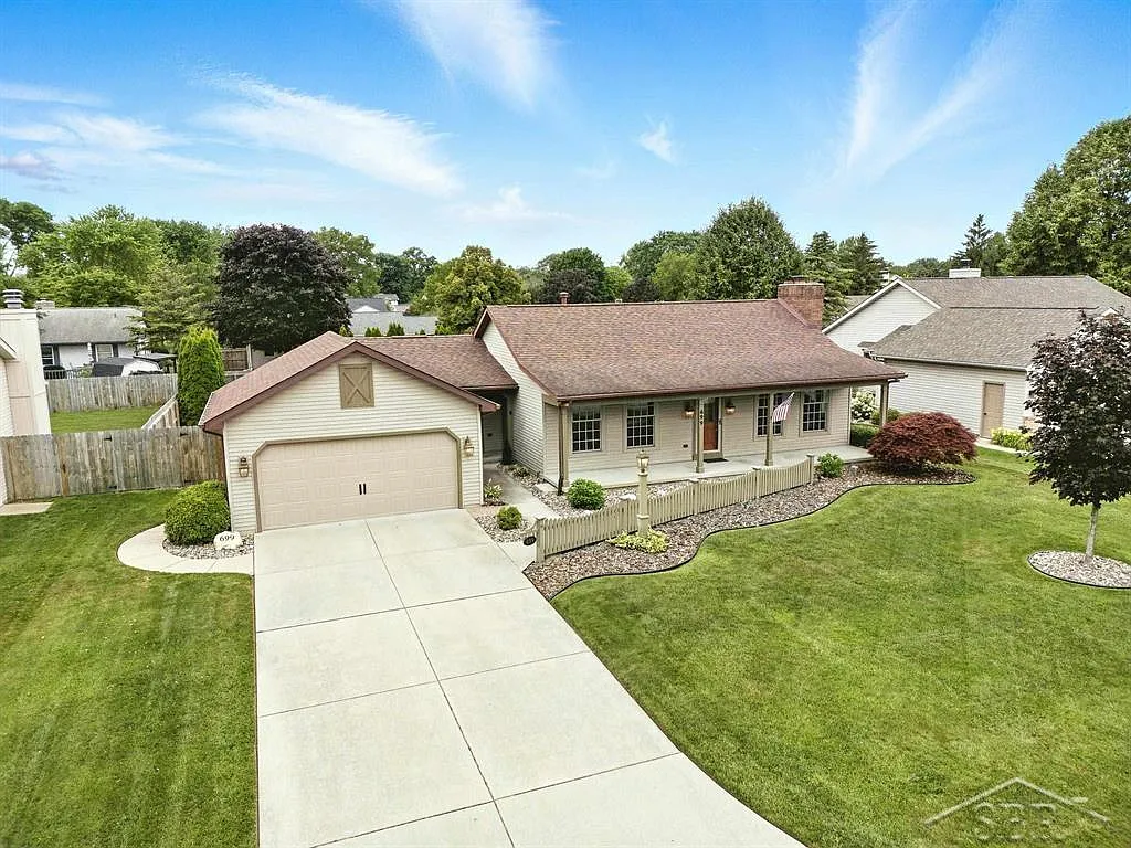 699 Plantation Dr photo 1