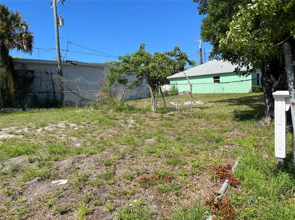 535 Lilac Ct, West Palm Beach, FL 33407