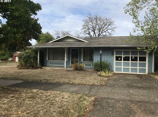 433 NE Locust St, Oakland, OR 97462