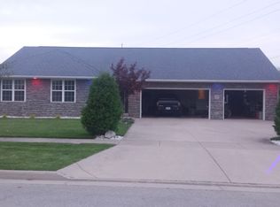 1500 Fox Hound Dr, Findlay, OH 45840