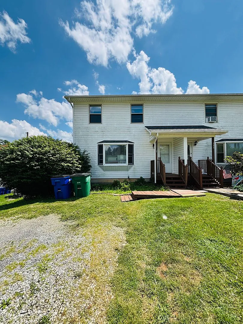 3 Bedroom 1.5 Bath Duplex — Photo 1