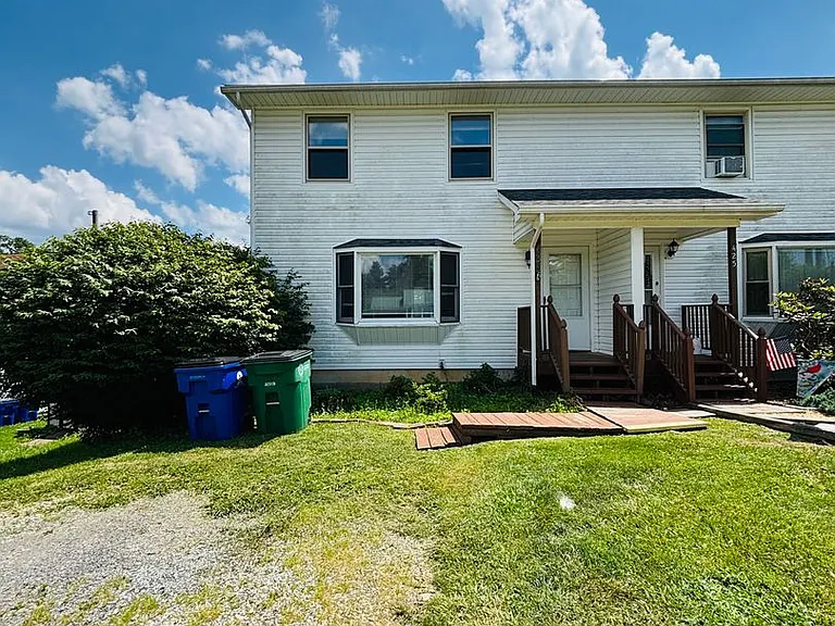 435 Wakeman Ct — Photo 1