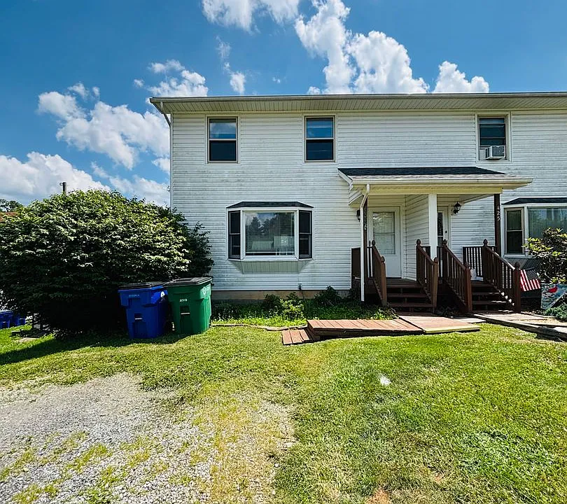 435 Wakeman Ct