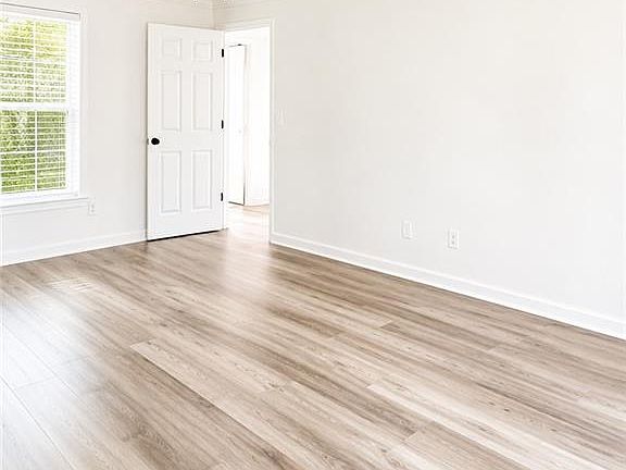 5th image of 1006 Heathmoor Ct