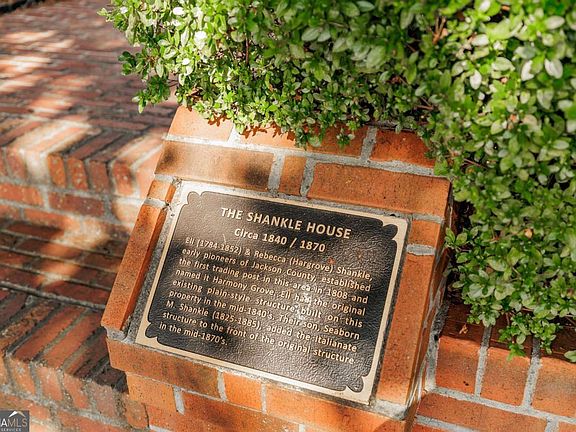 2nd image of 174 Cherry St