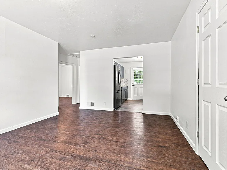 167 S 12th Ave — Photo 3