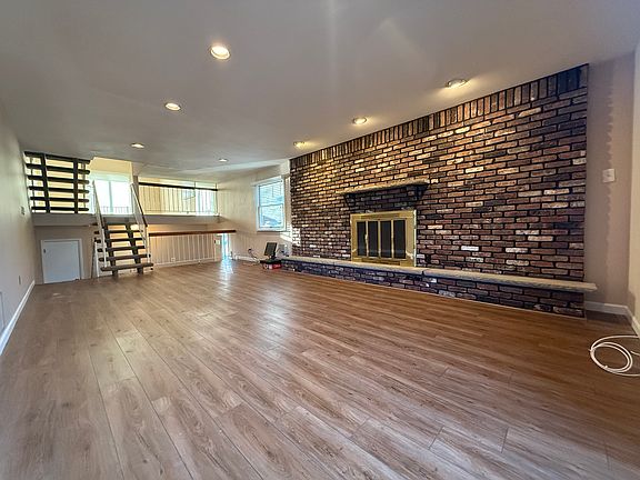 4th image of 749 Stafford Ave #2