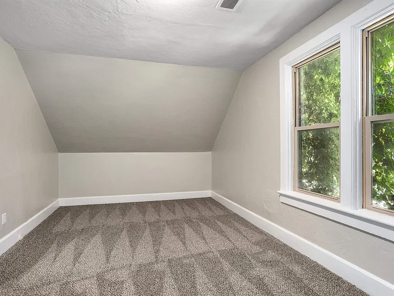 1041 Elmore St #B — Photo 2