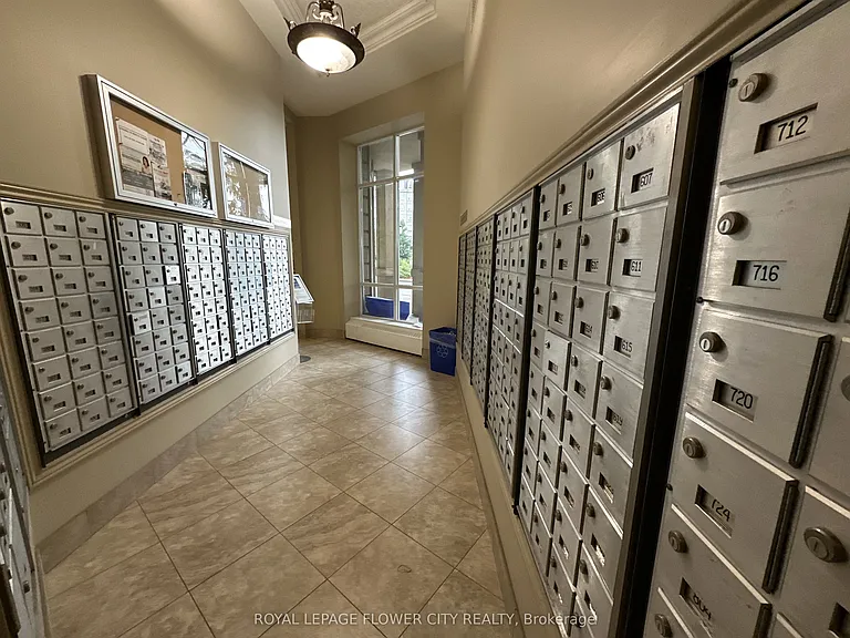 8 Maison Parc Ct #616 — Photo 9