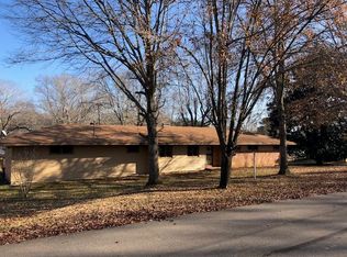 1910 Daniel Dr, Corinth, MS 38834