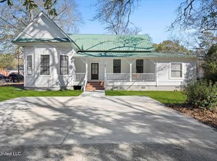 404 1st St E, New Augusta, MS 39462
