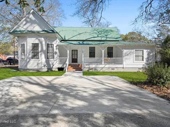 404 1st St E, New Augusta, MS 39462