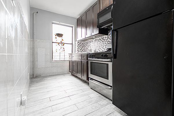 1st image of 276 Smith St #2