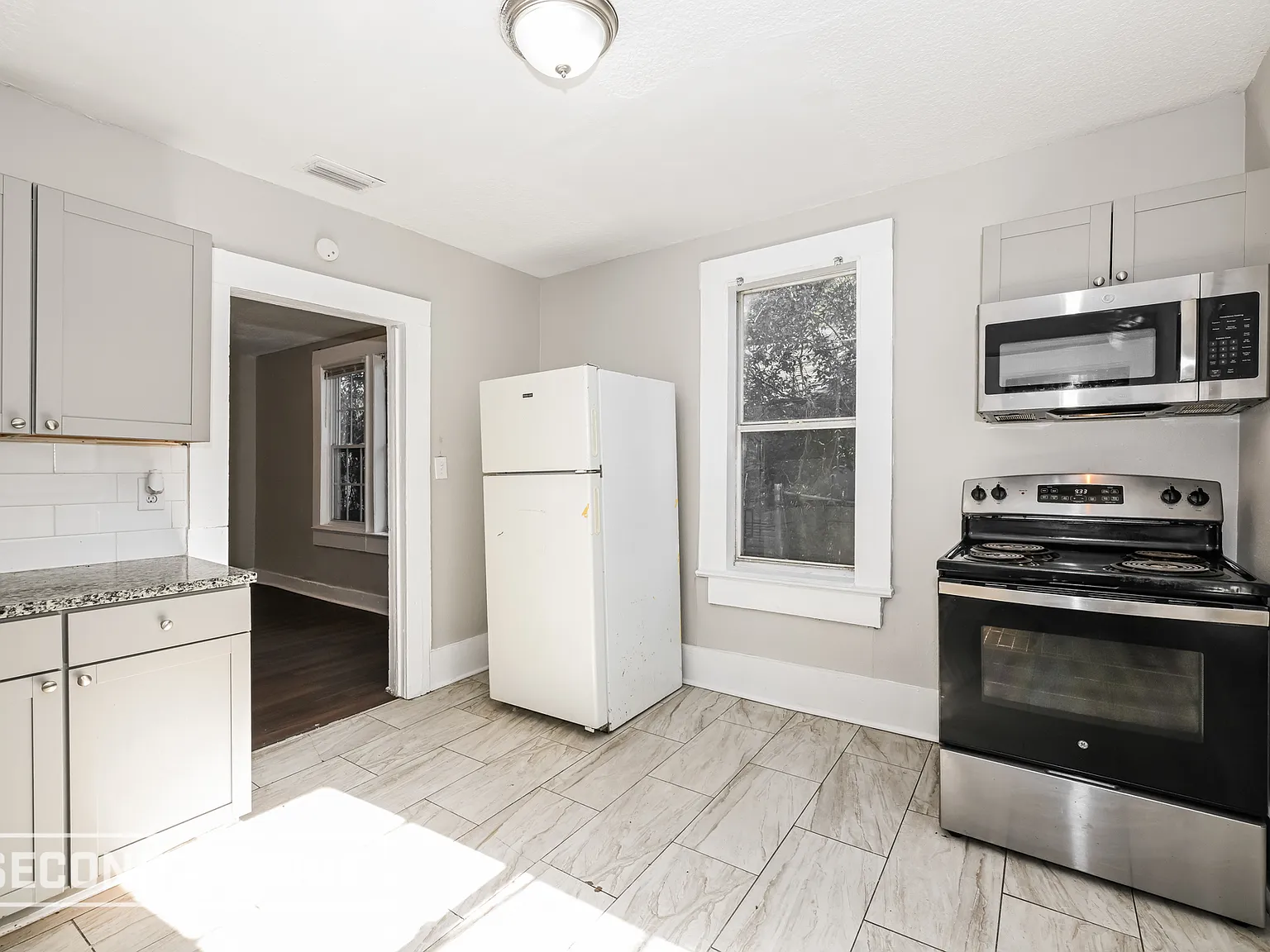 3 bed, 2.0 bath, 1204 sqft, $950 — Photo 4