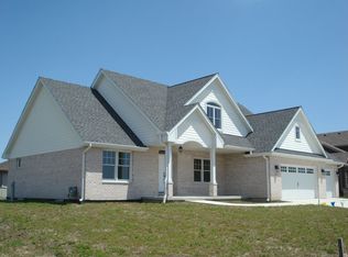 1031 Hummingbird Ave, Peotone, IL 60468