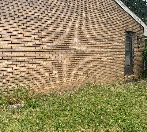 3rd image of 892 Wilder Ave