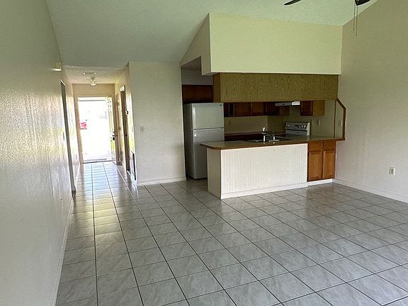 3rd image of 272 Cobalt Dr #272/274